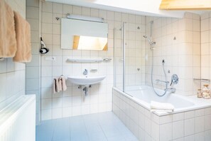 Shower - KAISERBLICK at Landhaus Sankt Markus (Reit im Winkl)