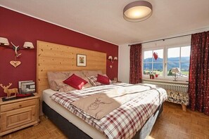 2 bedrooms, free WiFi, bed sheets - Holiday apartment with 3 bedrooms (Reit im Winkl)