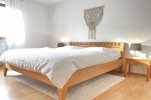 1 bedroom, iron/ironing board, free WiFi, bed sheets - 2-room holiday apartment with balcony (Lindau (Bodensee), Deutschland)