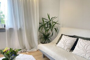 Smart TV, books - 2-room holiday apartment with balcony (Lindau (Bodensee), Deutschland)