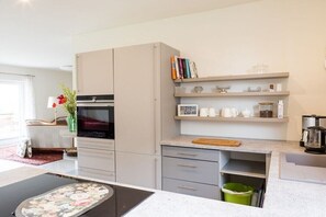 Geladeira, fogão, cooktop, lava-louças