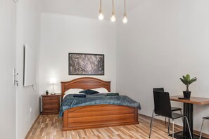 Basic Apartment | Interior - Modern 1 Bedroom Long Stay Apartment (Vienna)