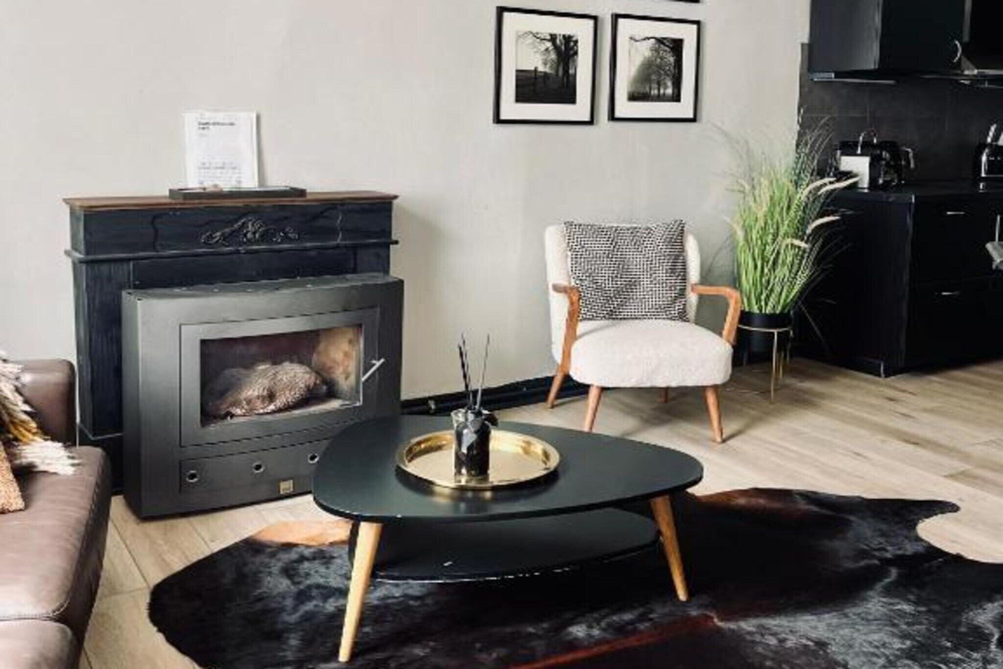 Smart TV y chimenea 