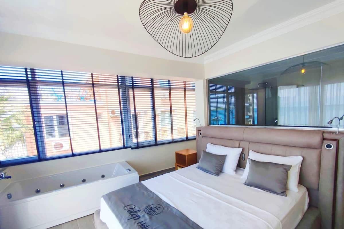 Deluxe Room, Balcony | Free WiFi