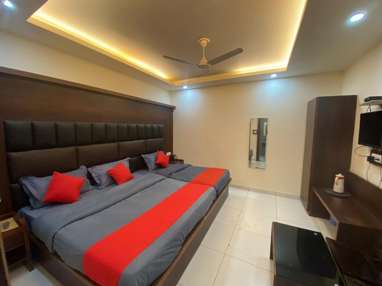 Deluxe Room, Mountain View | Iron/ironing board, free WiFi