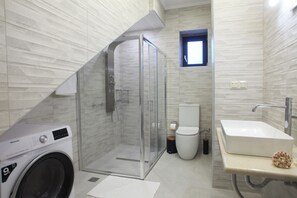 Hair dryer, towels, soap, toilet paper - Stone Crafted Luxury Villas - Villa Artemis (Nikiana)