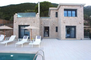 Outdoor pool - Stone Crafted Luxury Villas - Villa Artemis (Nikiana)