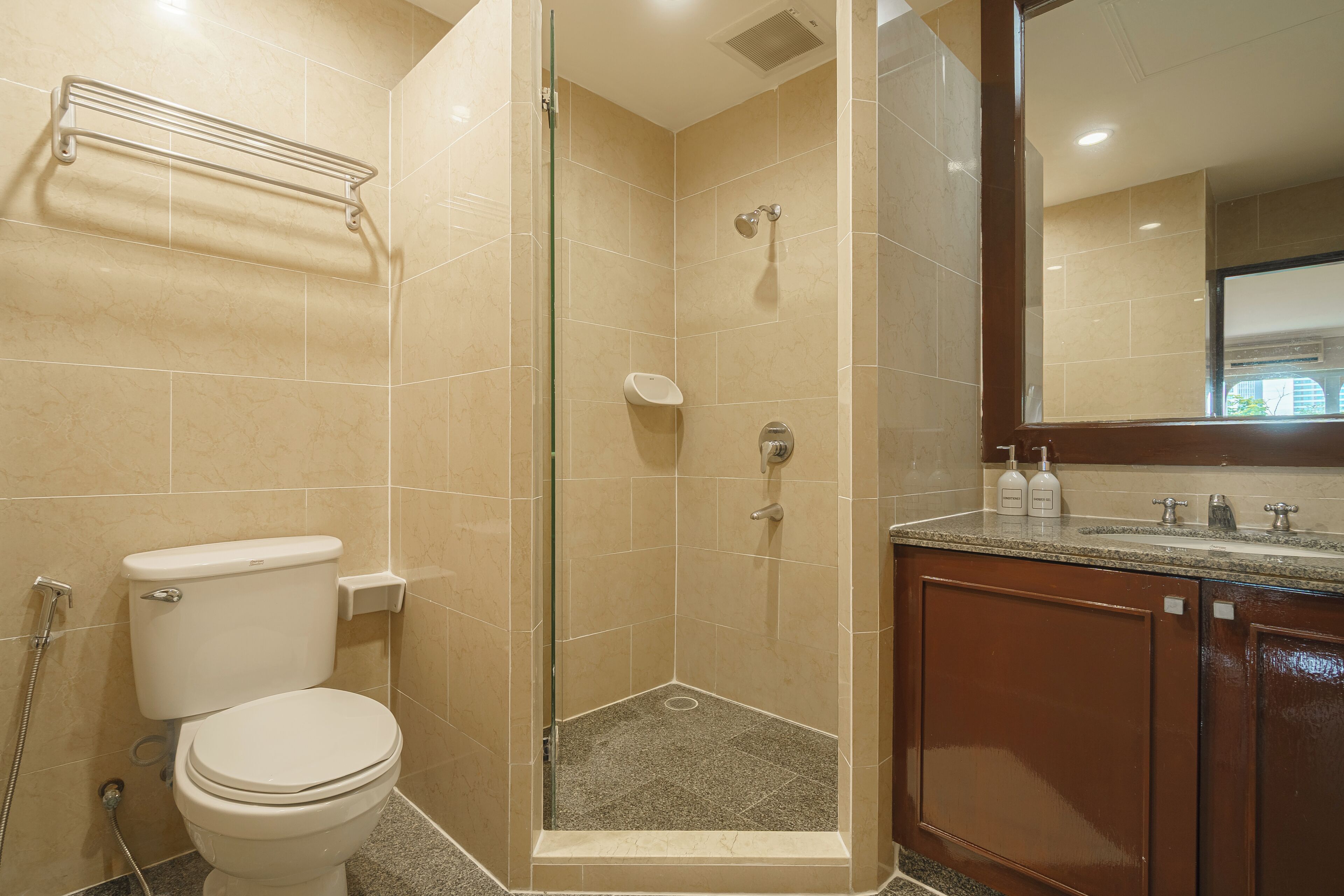 Economy Double Room | Bathroom | Shower, free toiletries, hair dryer, towels