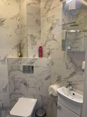 Double Room, Balcony | Bathroom | Hair dryer, towels, soap, shampoo - All Seasons Palanga (Palanga)