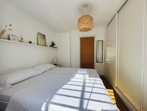 1 bedroom, desk, iron/ironing board, free WiFi - Apart. in Málaga with private terrace, king-size bed, AC and WIFI (Málaga)