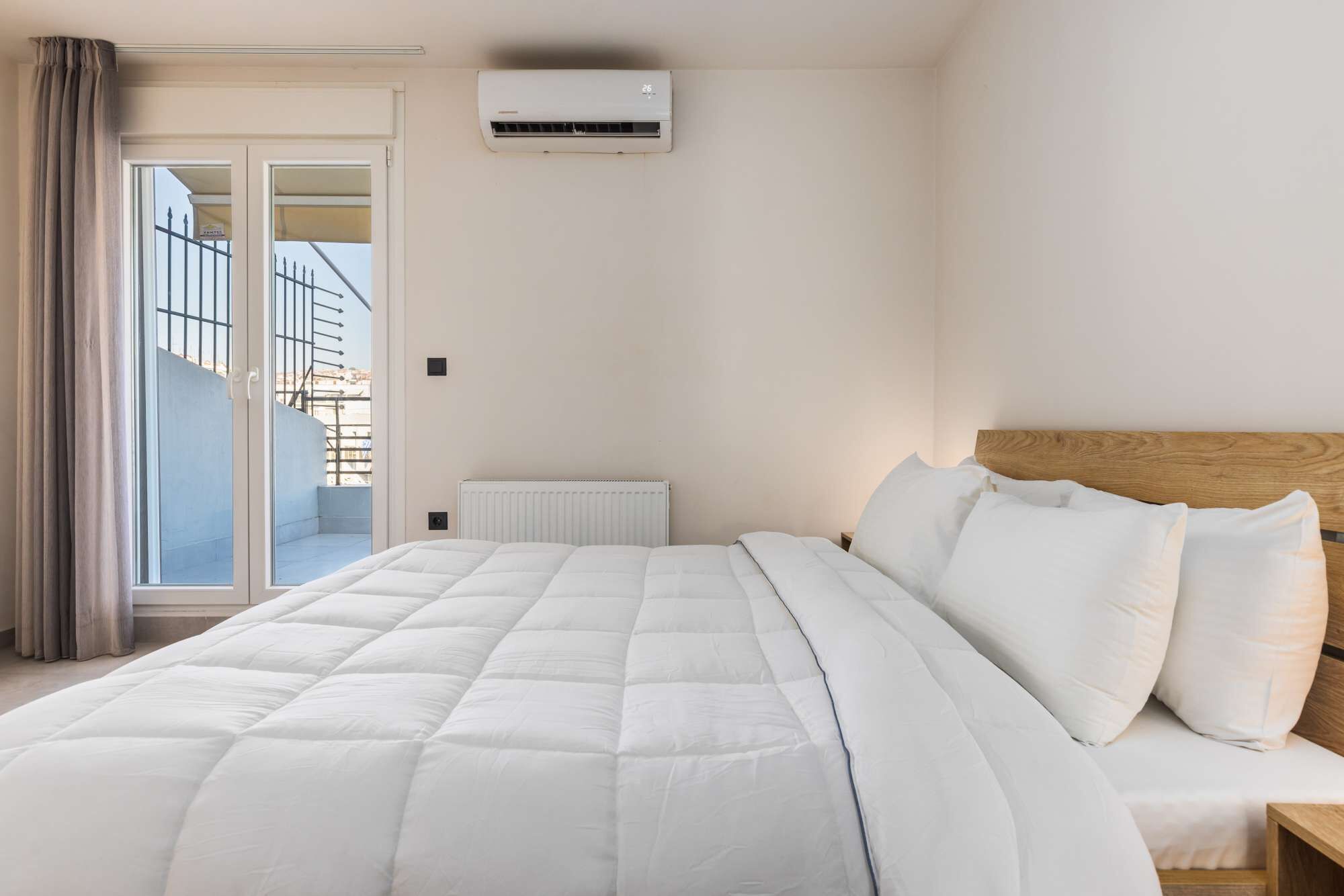 2 bedrooms, desk, iron/ironing board, WiFi