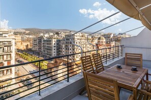 Outdoor dining - Aether by halu! Central 2-BD apt (Thessaloniki)