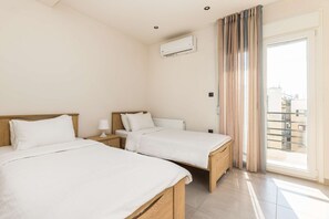 2 bedrooms, desk, iron/ironing board, WiFi - Aether by halu! Central 2-BD apt (Thessaloniki)