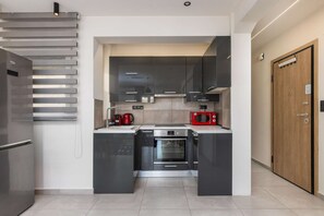 Fridge, microwave, oven, high chair - Aether by halu! Central 2-BD apt (Thessaloniki)