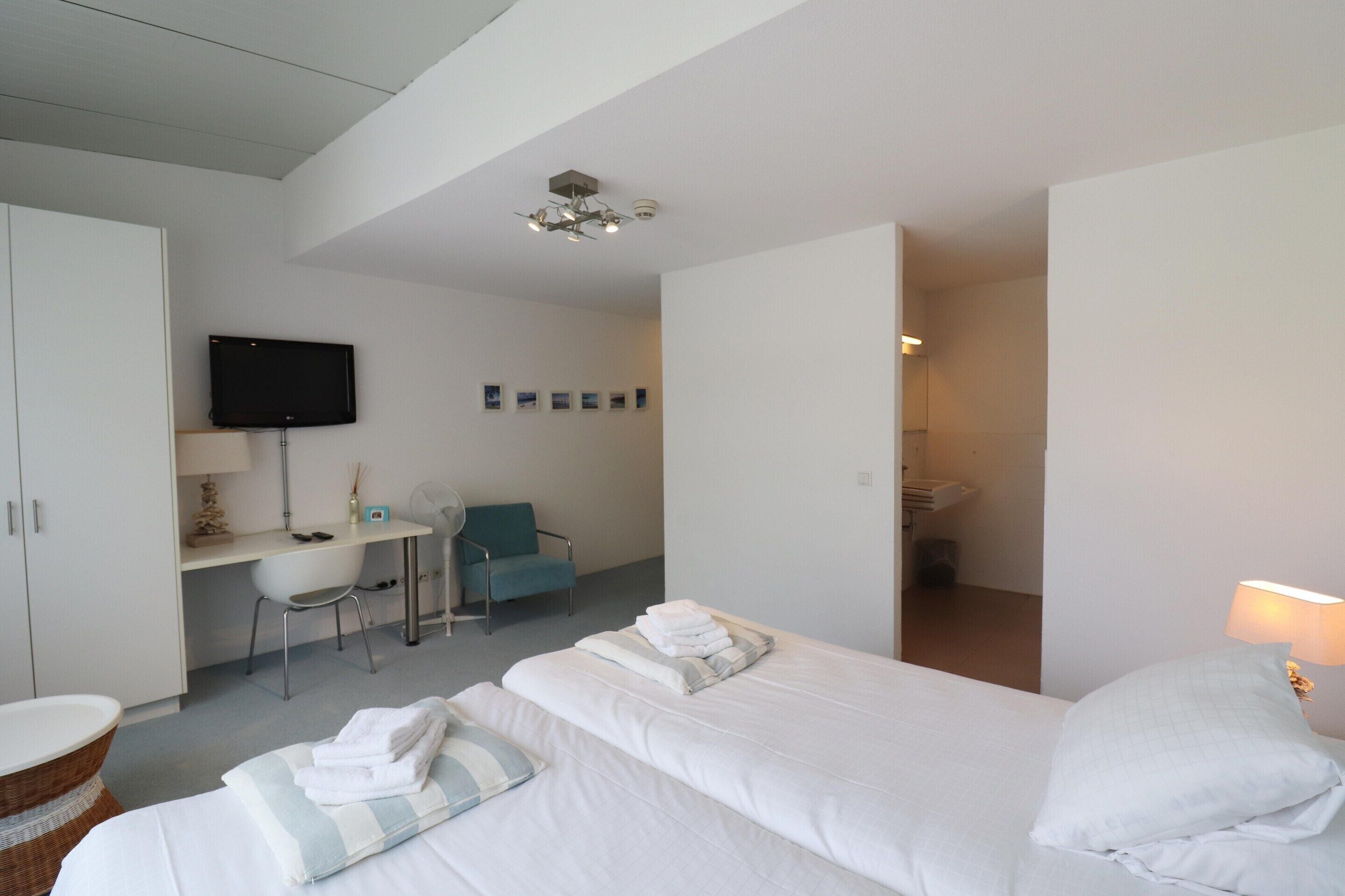 House | 4 bedrooms, individually furnished, bed sheets