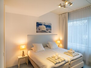 4 habitaciones, muebles diferentes y ropa de cama 