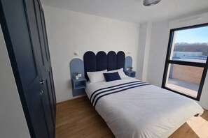 WiFi, bed sheets