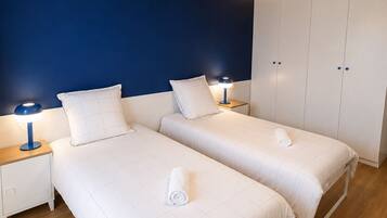 WiFi, bed sheets