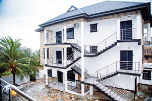 Exterior - Winners Executive Stays and Events Lodge (Oyibi)