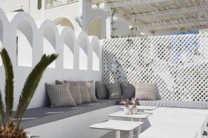 Terrace/patio - Loizos Apartments (Santorini)
