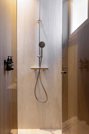 Shower, hair dryer, towels - Harmony Collection III 3BR 6P AC Opera Grevin (Paris)
