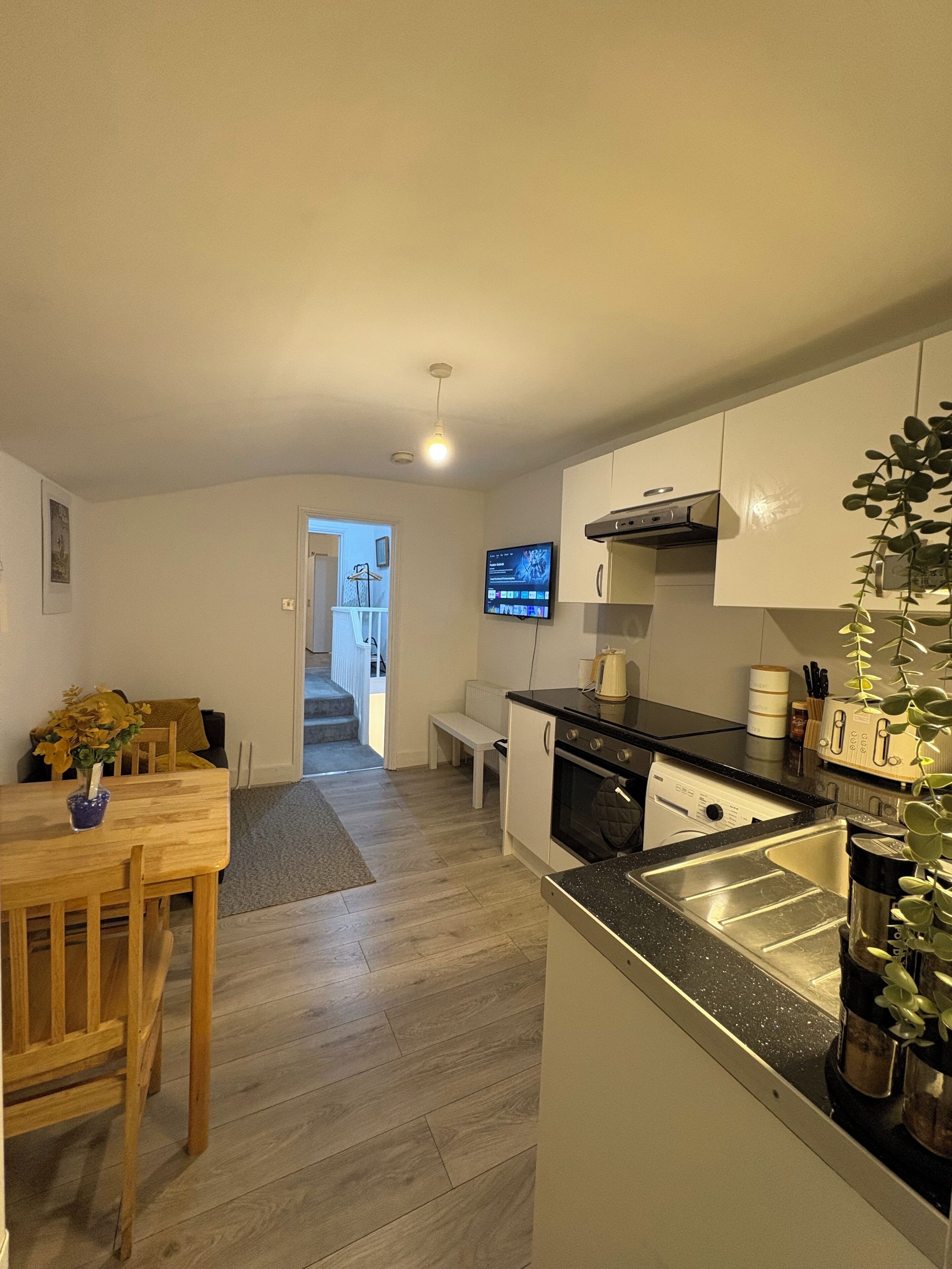 Microondas, horno y placa de cocina