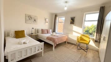 2 dormitorios, tabla de planchar con plancha, wifi y ropa de cama