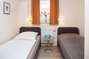 Bügeleisen/Bügelbrett, kostenloses WLAN, Bettwäsche