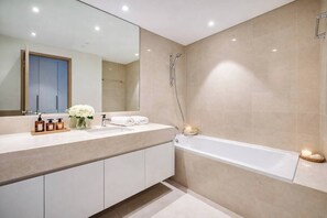 Shower, hair dryer, towels, soap - Oshima Act Two Downtown 1BR Burj Khalifa (Dubai)