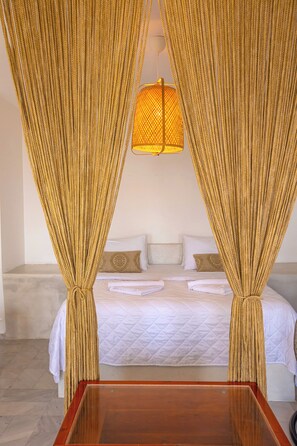 Room - Rhapsody Traditional Apartments (Santorini)