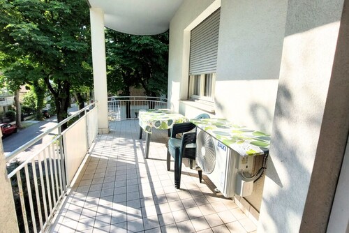 CN028 - Cesenatico, Villa Federica - comfortable two-bedroom apartment with parking space