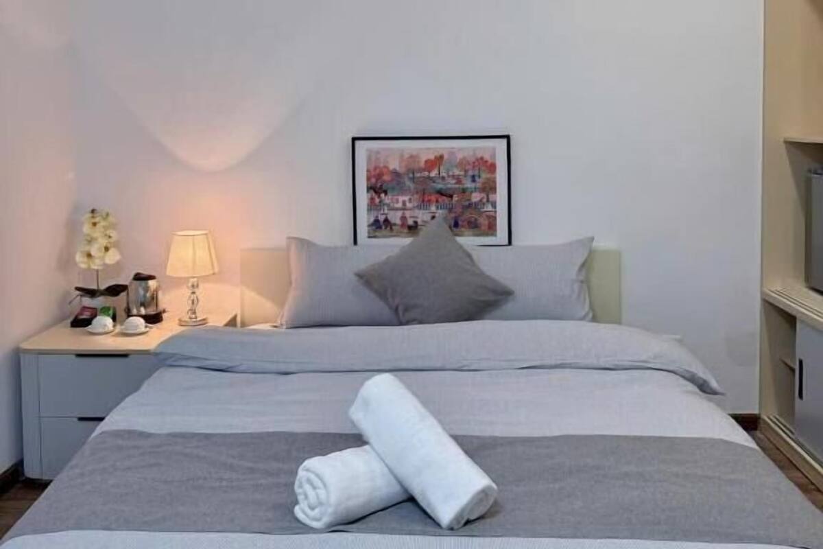 Standard Room | Desk, laptop workspace, soundproofing, iron/ironing board