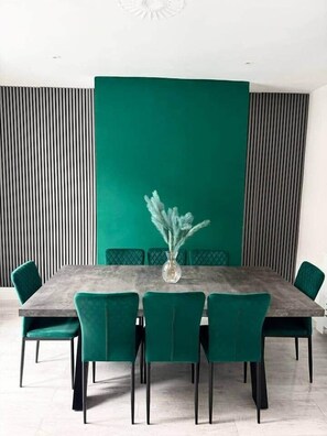 Dining - The Anfield Emerald Gem (Liverpool)