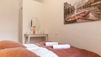 Apartamento básico | Ferros/tábuas de passar roupa, Wi-Fi de cortesia