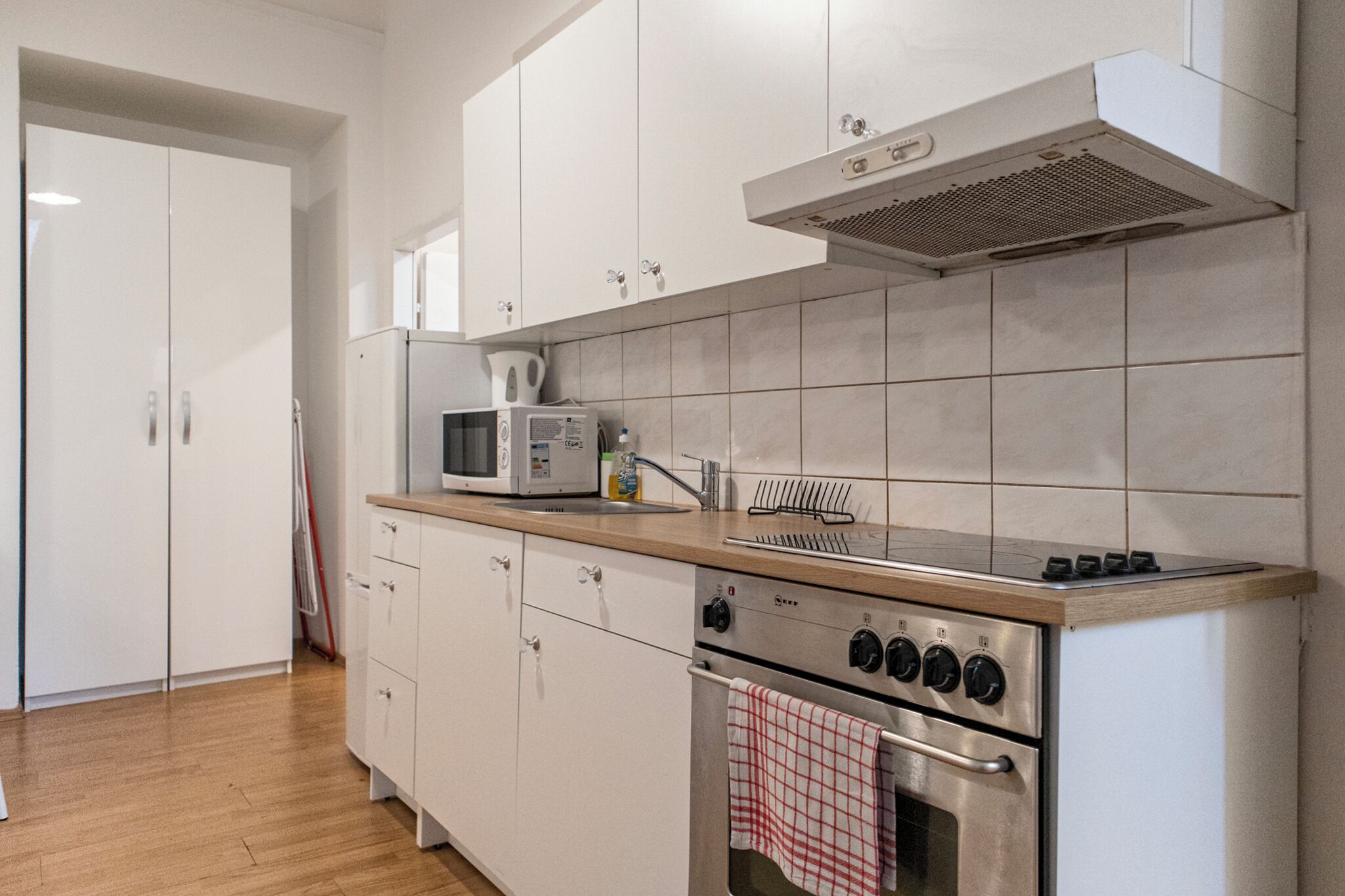 Apartament bàsic | Cuina privada | Frigorífic, microones, forn i placa de cuina 