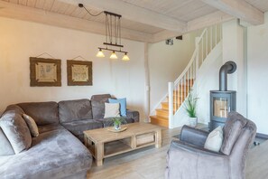 Fernseher, Kamin, Stereoanlage