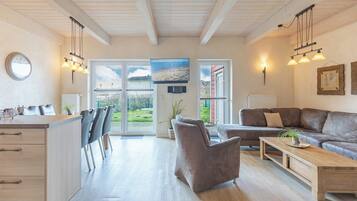 Fernseher, Kamin, Stereoanlage