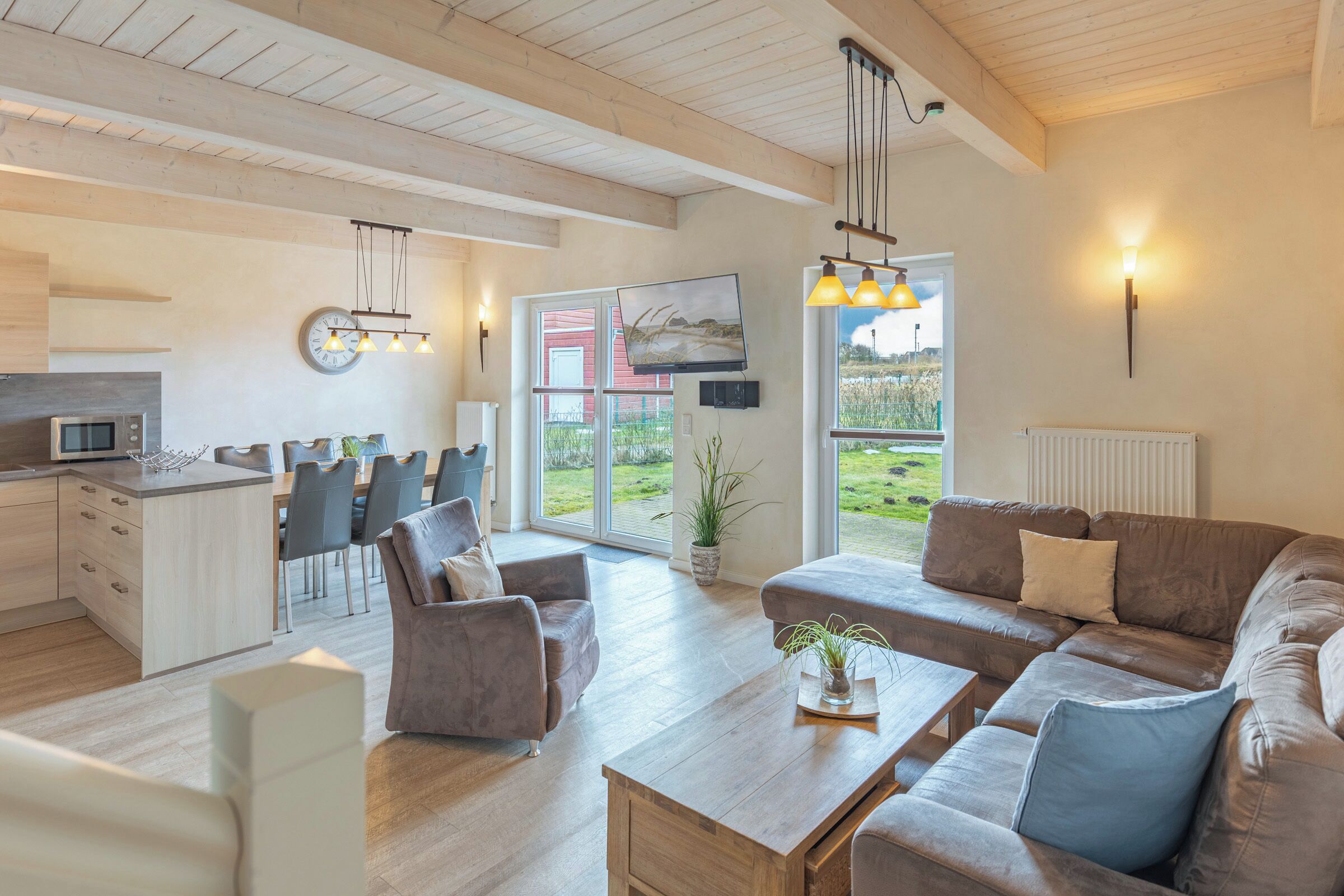 Fernseher, Kamin, Stereoanlage