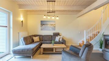 Fernseher, Kamin, Stereoanlage