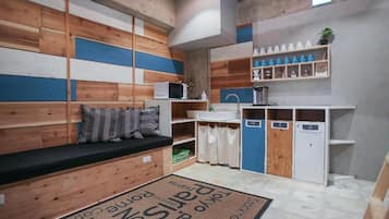 Dormitorio compartido, dormitorio mixto, para no fumadores, baño compartido | Interior