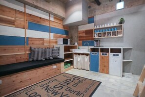 Shared Dormitory, Mixed Dorm, Non Smoking, Shared Bathroom | Interior - bnbplus Niigata BOOK INN (Niigata)