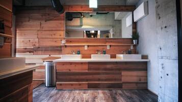 Asrama Umum, asrama campuran, Bebas Asap Rokok, kamar mandi umum | Interior