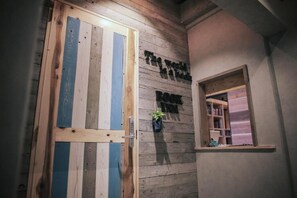ห้องพักรวม, หอพักรวม, ปลอดบุหรี่, ห้องน้ำรวม | ภายใน
