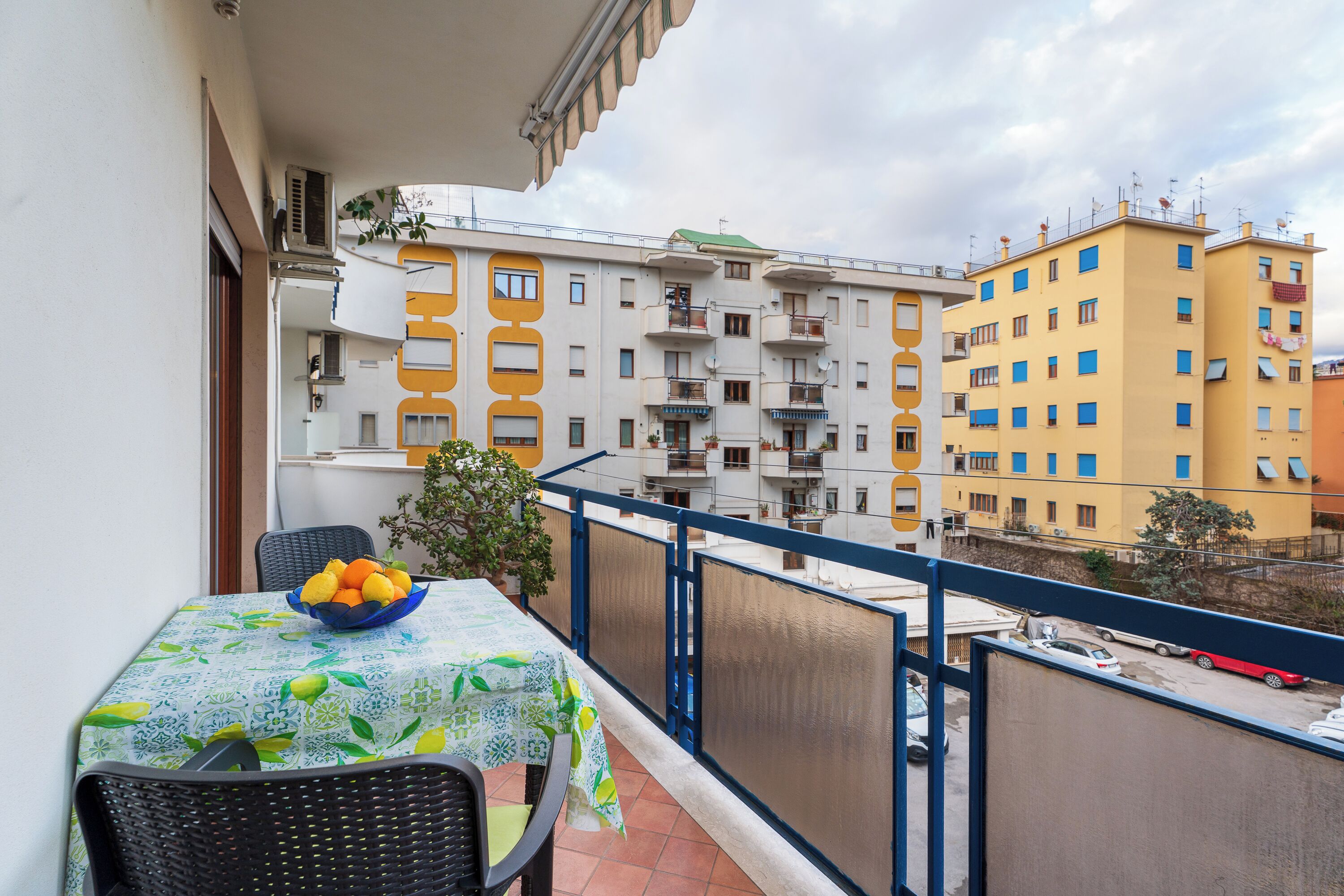 Estudio, balcón | Vista a la ciudad