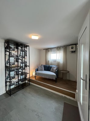 Living area - Apartment for fitters/workmen (Laudenbach)