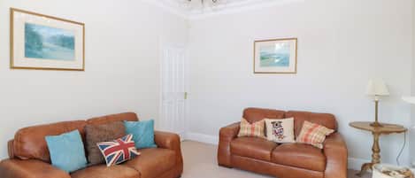 Cottage | Living area