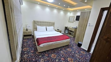 Desk, soundproofing, iron/ironing board, free WiFi