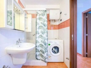 Hair dryer, bidet, towels, toilet paper