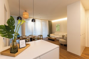 Interior - Spacious modern apartment-feels like home - short or long, park view - center! (Linz)