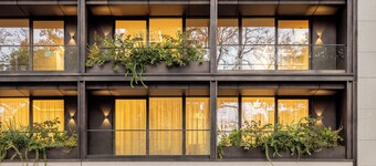 Spacious modern apartment-feels like home - short or long, park view - center!
